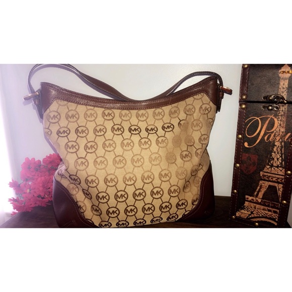 Michael Kors Millbrook Signature Tote - Picture 6 of 6